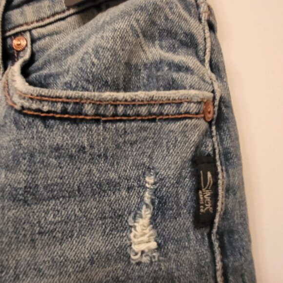 SILVER JEANS Women's Denim Shorts 28 Hi-Rise Eco-Friendly Distressed Sum… - Picture 3 of 13